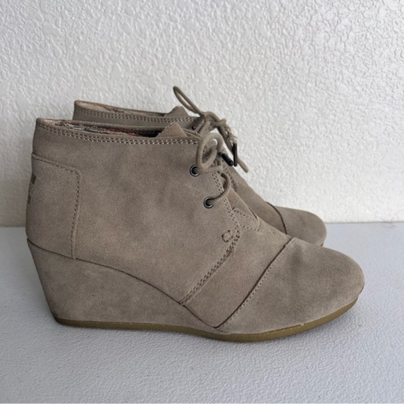 Toms desert suede booties ankle boots wedge tan size 8.5 woman’s - Picture 1 of 9